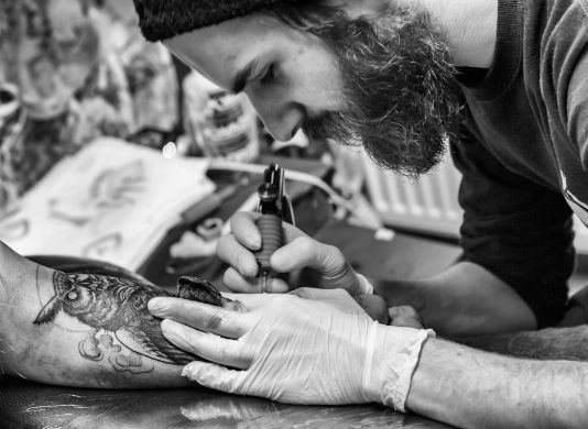 Homem No Espelho - Como escolher uma tatuagem
