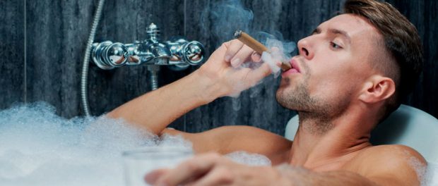 Homem No Espelho - Cuidados masculinos com barba rosto e cabelo