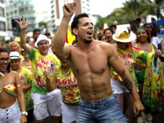 Como se cuidar no carnaval - Homem No Espelho