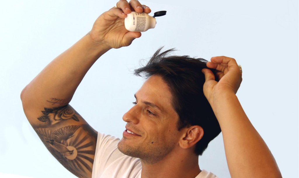 Homem No Espelho - Como usar cerá em pó - cabelo masculino